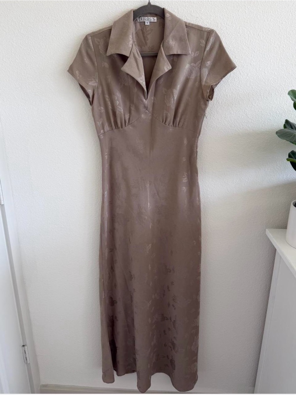 Y2K Rampage Trilogy Taupe Satin Collared Midi Dress, Vintage size 4 Jacquard